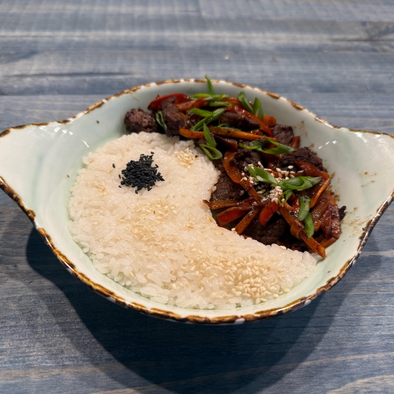 Пряный рис с говядиной по тайски