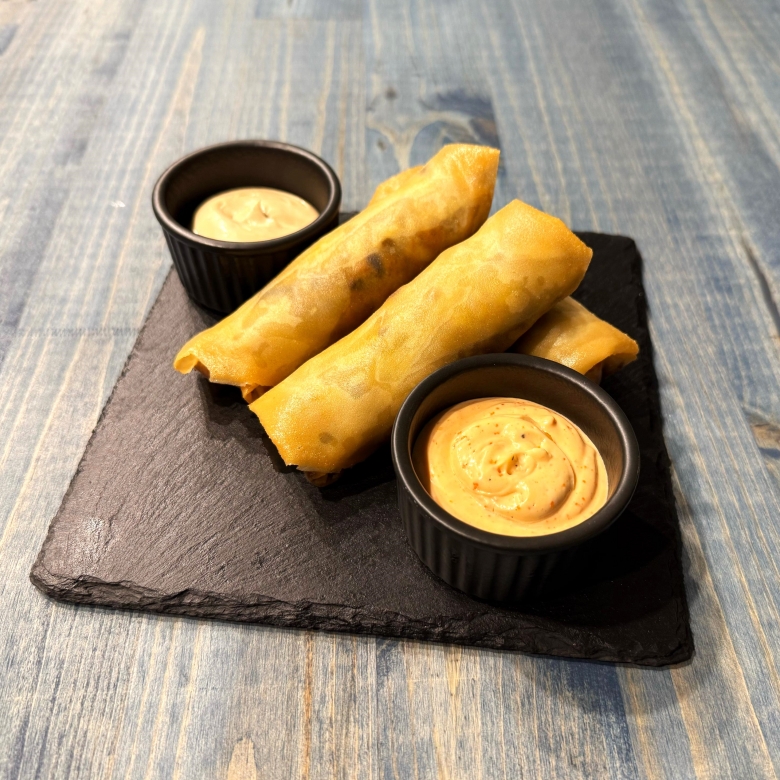 Жареный спринг ролл с творожным сыром и укропом