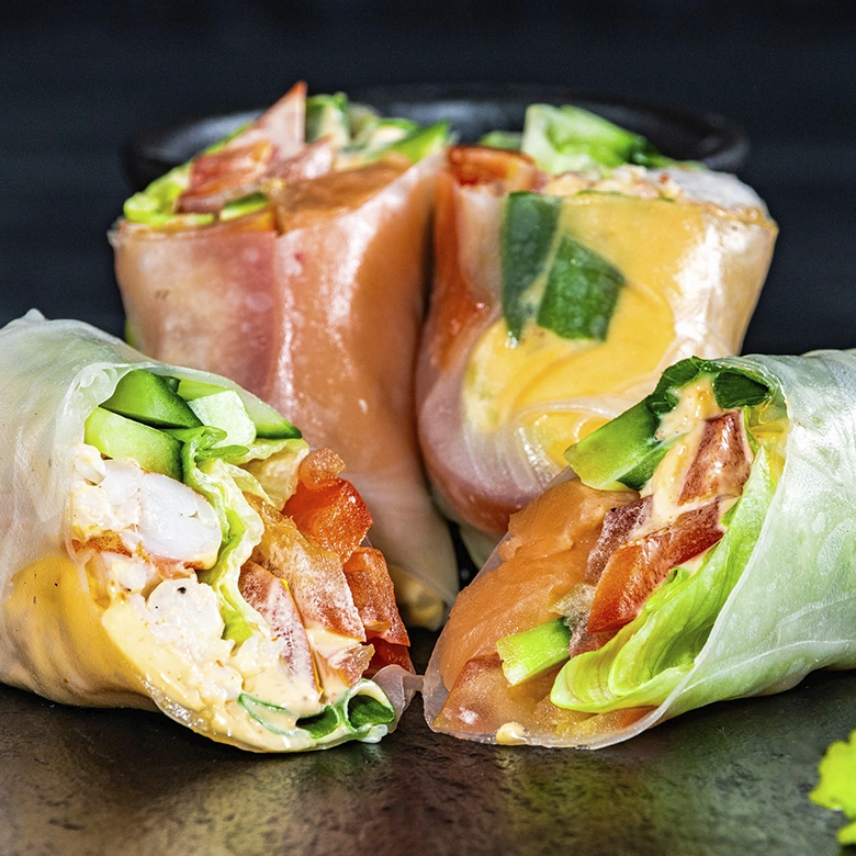 Спринг-ролл с лососем