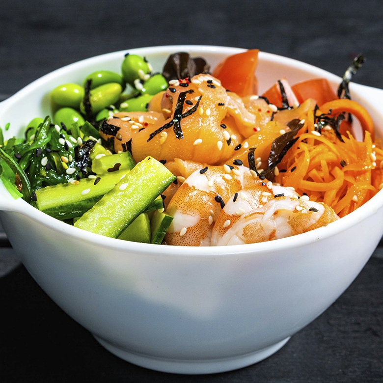 Поке боул с лососем и тигровой креветкой