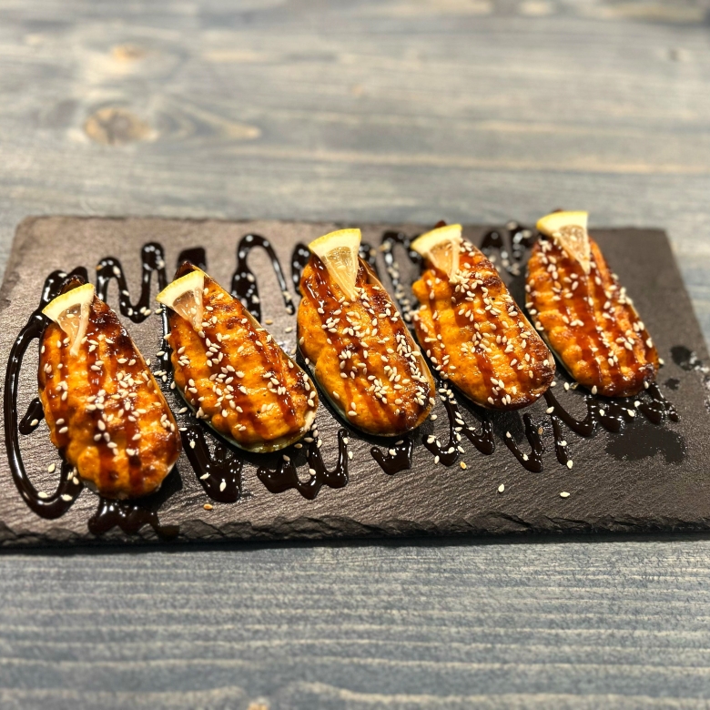 Запеченные мидии под сырным соусом